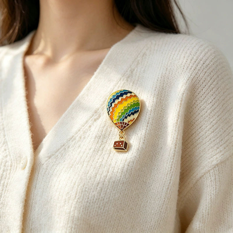 Spilla in metallo a forma di m - Embroidery Bali recensione e prezzo