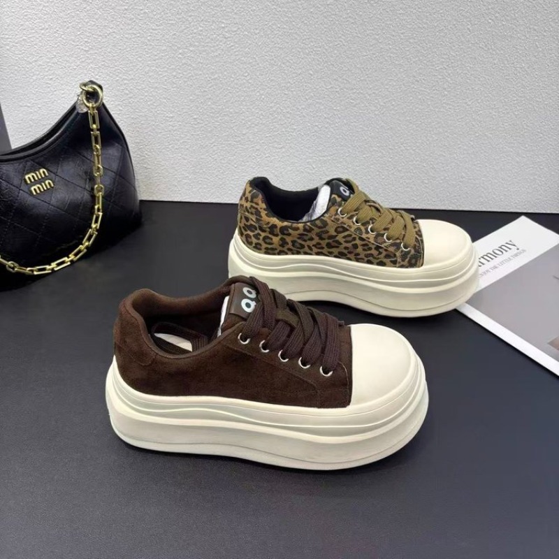 Sneakers con suola spessa e mo - Embroidery Garments recensione e prezzo